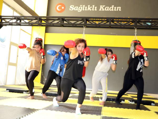 Polis olmak isteyen Vanlı kızlar, kick boks kursunda 