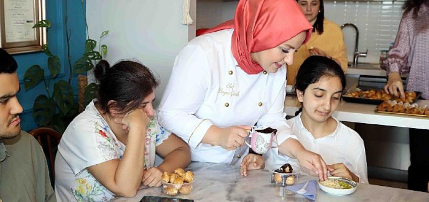 Gluten hassasiyeti olan özel çocuklar, glutensiz tatlı yapmayı öğrendi