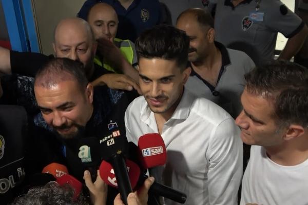 Trabzonspor’un yeni transferi Bartra’ya coşkulu karşılama