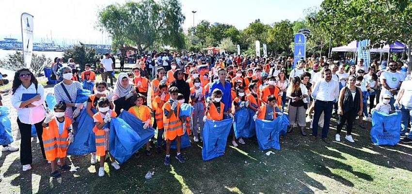 Çevre gönüllüleri İnciraltı Kent Ormanı'nda temizlik yaptı