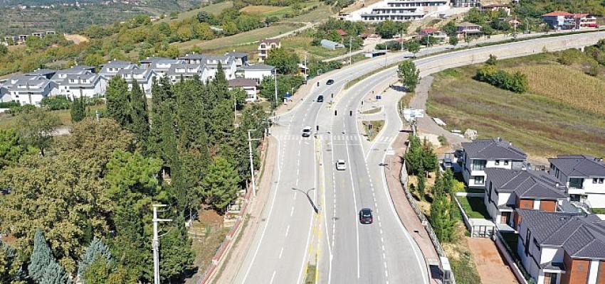 Prof. Dr. Baki Komsuoğlu bulvarında trafik çizgileri yenilendi