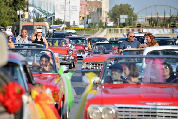 'Altın Koza’da antika otomobillerle gerçekleştirdiğimiz sevgi korteji askıya alındı'