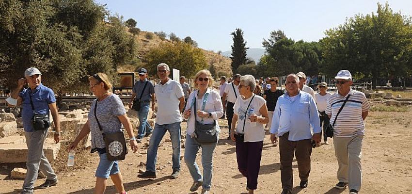 Yaşlılar Günü’nü 100 Yaş Evi Üyeleri Kültür Turu ile Geçirdi