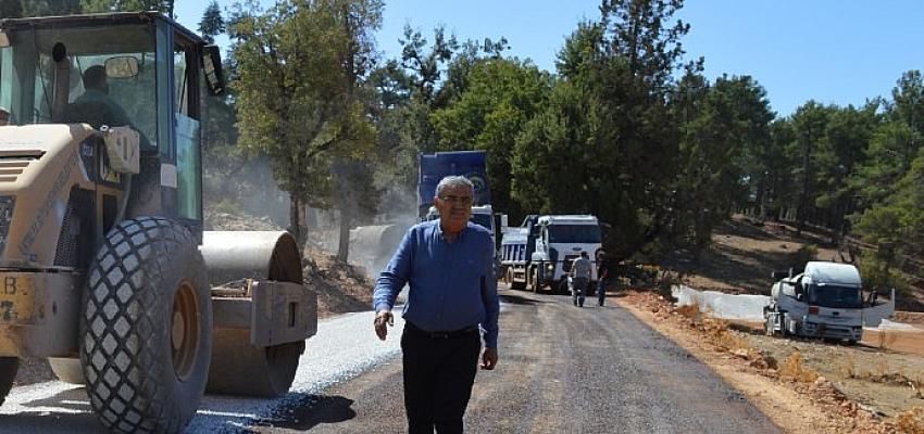 Kaş Sinneli grup yolu asfaltlanıyor