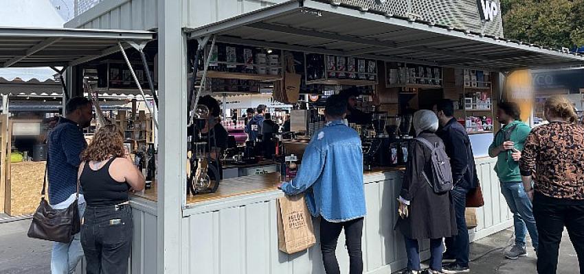 İstanbul Kahve Festivali'nde gümüş  cezvelerle Türk kahvesi hazırlanıyor