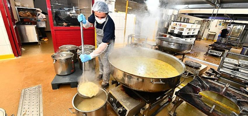 İzmir’de alkışlanacak hareket! Üniversite öğrencilerine yemek desteği