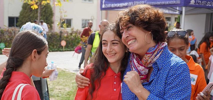 Kadın Dostu Kent İzmir’de kız çocuklarına coşkulu kutlama