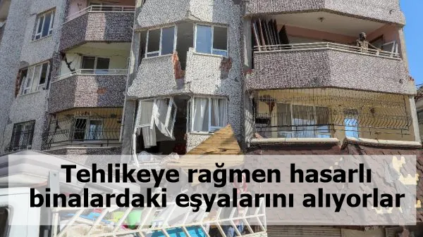 Tehlikeye rağmen hasarlı binalardaki eşyalarını alıyorlar