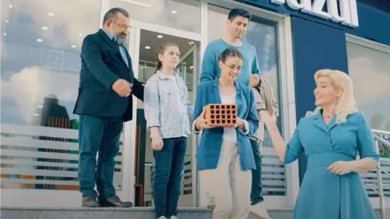 Fuzul, Zahide Yetiş ve Kadir Çöpdemir’in başrollerini paylaştığı yeni reklam filmini yayınladı.