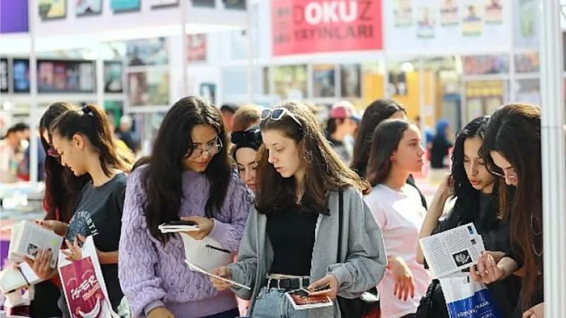 12. Antalya Kitap Fuarı dolu dolu geçiyor