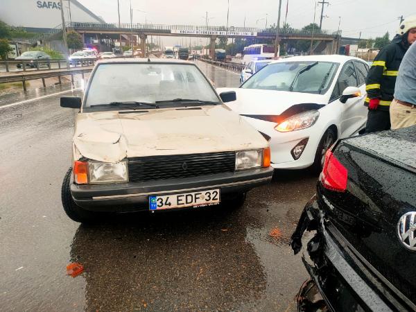 Gebze'de, 2'si zincirleme 3 kaza; 4 kişi yaralandı