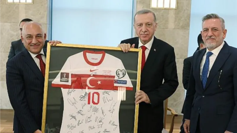 Cumhurbaşkanı Erdoğan, TFF Başkanı Mehmet Büyükekşi’yi kabul etti