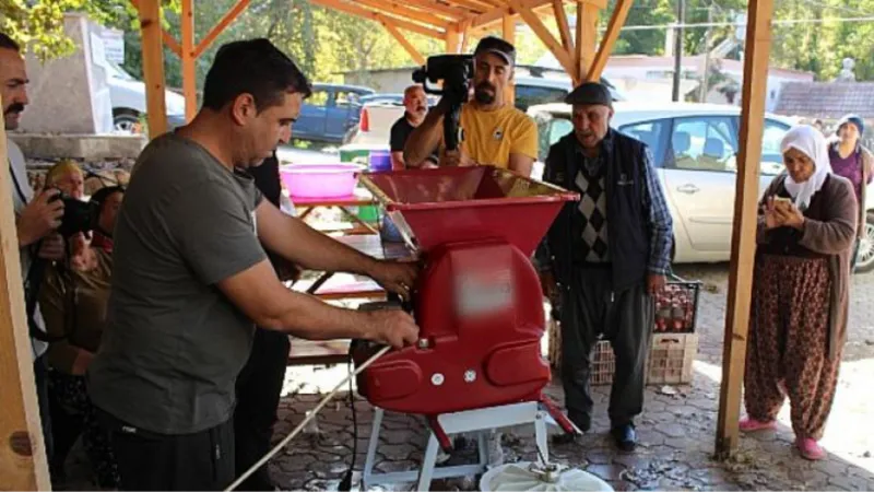 Büyükşehir makine hibeleriyle vatandaşın işini kolaylaştırıyor