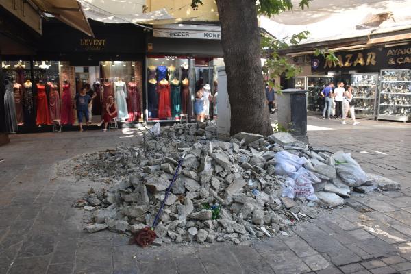 Tarihi Kemeraltı Çarşısı'nda yıkılan şadırvan için soruşturma başlatıldı