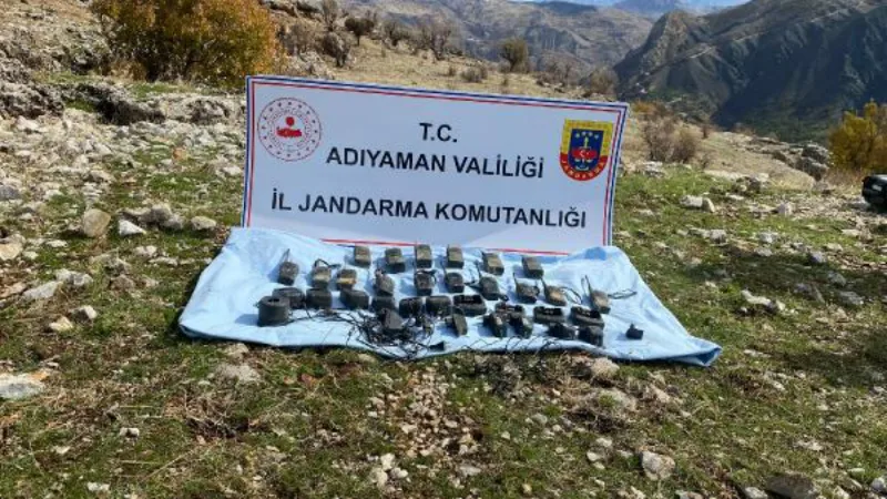 Adıyaman'da kayalıklar arasında PKK'ya ait telsizler ele geçirildi