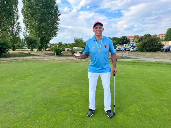 Milli golfçü Mehmet Kazan, Almanya’da şampiyon oldu