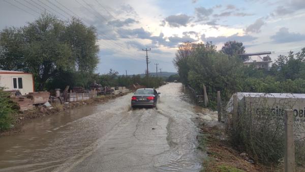 Çanakkale’de sağanak yaşamı olumsuz yönde etkiledi