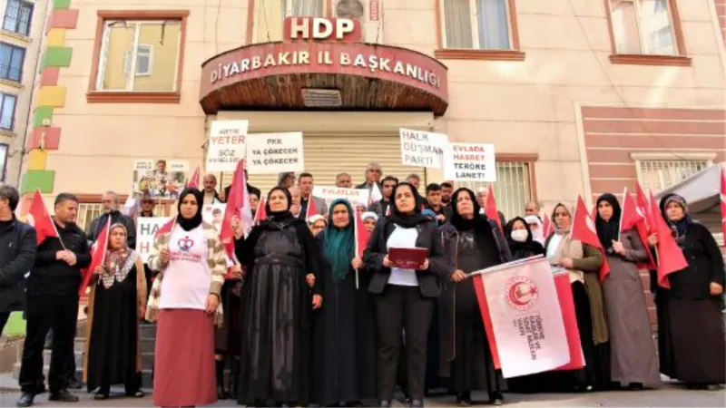 Şırnaklı şehit anneleri, Diyarbakır'da evlat nöbeti tutan aileleri ziyaret etti