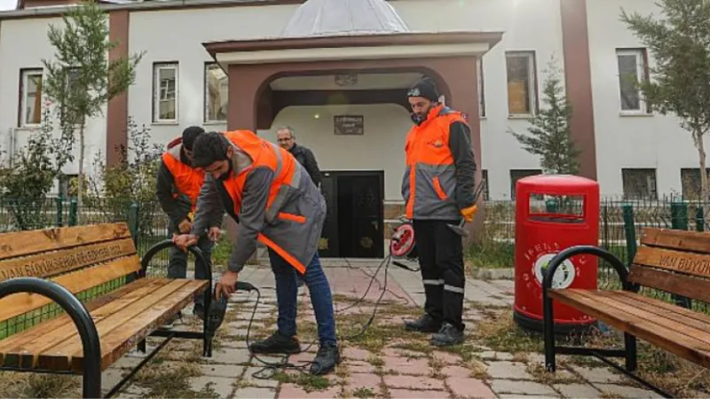 Van Büyükşehir Belediyesi Kent Genelindeki Camilere 7 Bin Bank Dağıttı