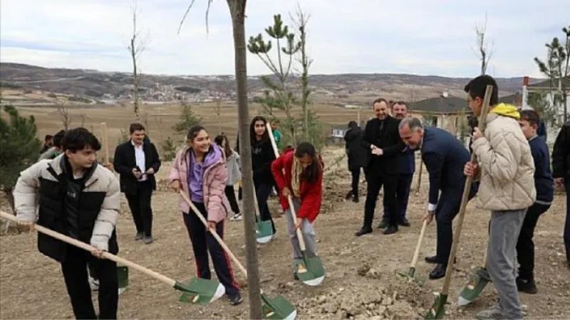 İnegöl Esentepe Mahallesinde 193 Fidan Toprakla Buluştu