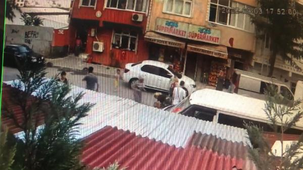 Küçükçekmece'de minibüsün altında kalan 6 yaşındaki çocuk hayatını kaybetti 