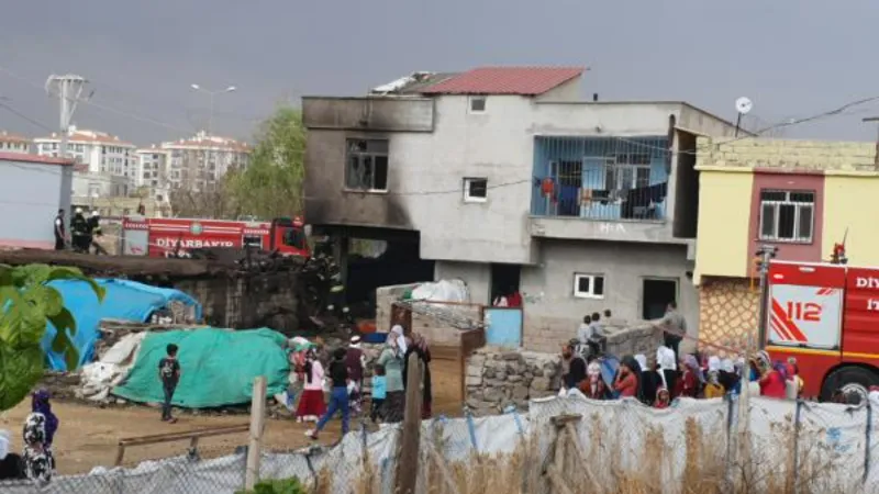 Samanlıkta çıkan yangın ahır ve eve sıçradı: 3 inek öldü