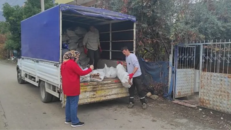 Kemer Belediyesi’nden ihtiyaç sahiplerine yakacak yardımı