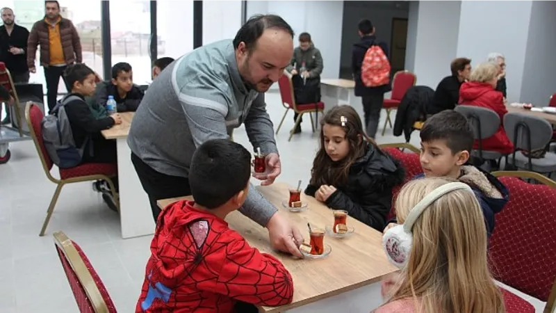 Saray'da çay içleri ısıttı