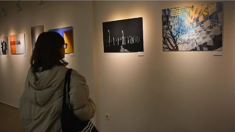 İzmirli fotoğrafçıların eserleri MÖTBE'de görücüye çıktı