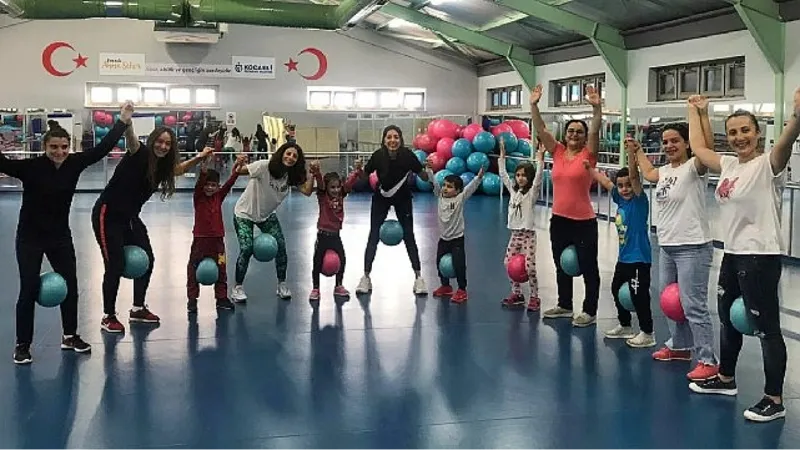 Kocaeli Büyükşehir'le 17 bin kişi zumba yaptı