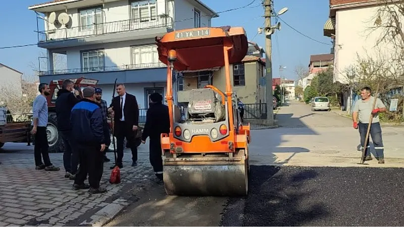 Gölcük'te Asfalt Mesaisi Devam Ediyor