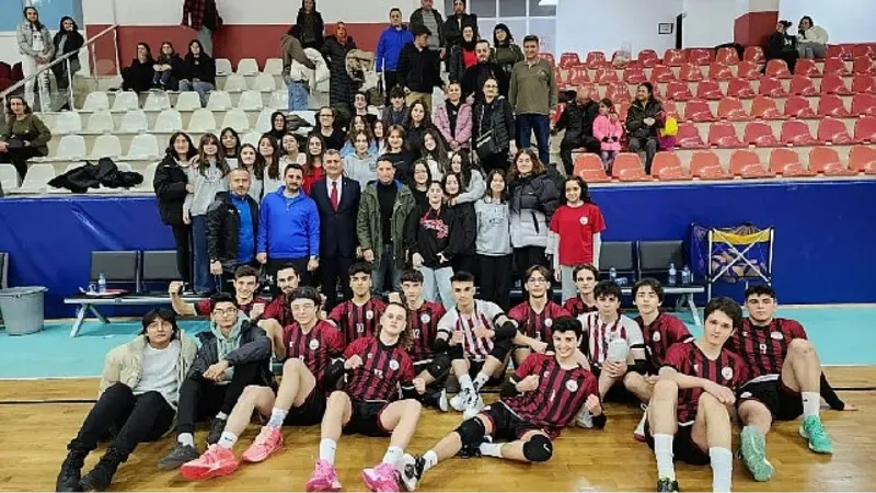 Yeni Kurulan Gölcük Belediyespor Erkek Voleybol Takımı İlk Maçında Galip