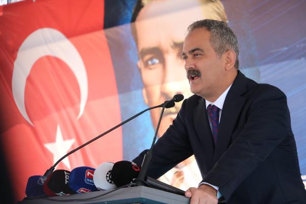 Bakan Özer: Yardımcı kaynakla ilgili problemi, eğitim sistemimizden köklü olarak kaldırdık