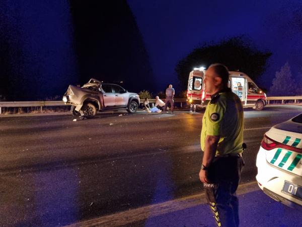 Adana'da TIR pikaba arkadan çarptı: 2 ölü