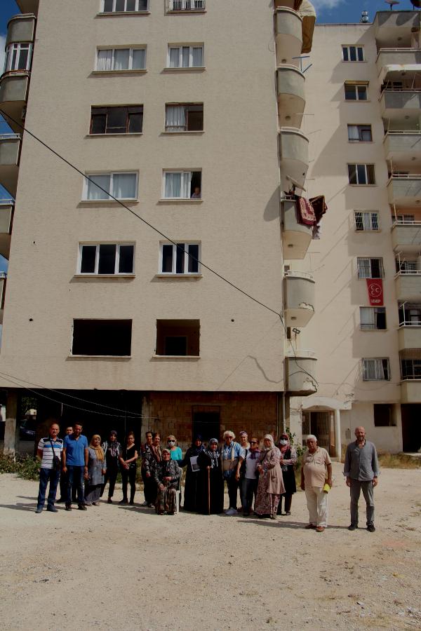 Arsa sahibi ve müteahhit anlaşmazlığı apartman yıktırıyor