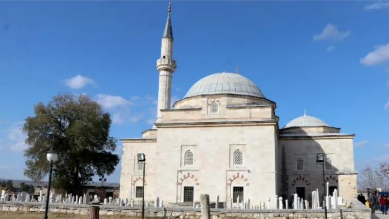 Edirne'de 6 asırlık Muradiye Camisi'nin haziresi yenilendi