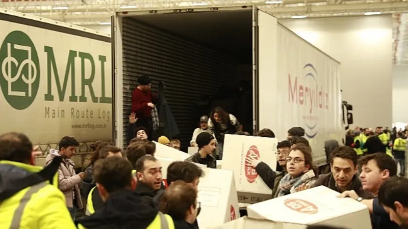 İstanbul Büyükşehir Belediyesi İBB Deprem Bölgesi İçin Tüm Gücüyle Seferber Oldu