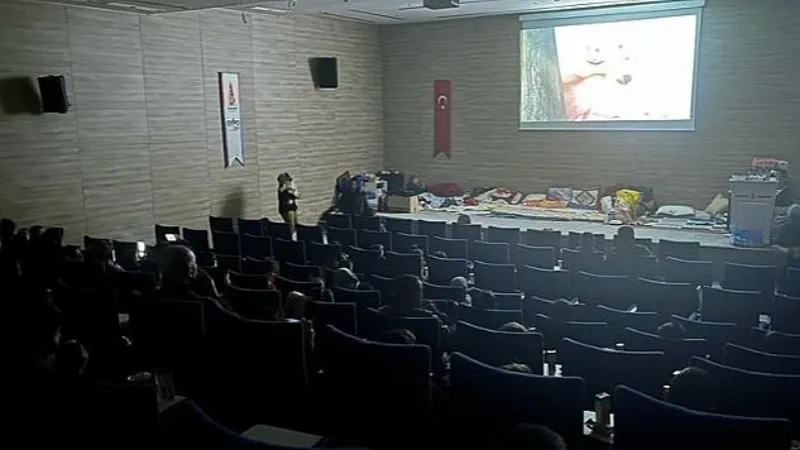 Depremzede Çocuklara Sinema Sürprizi