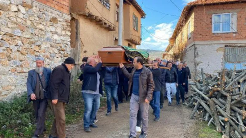 Kütahya'da ayı saldırısında öldüğü değerlendirilen kadın defnedildi