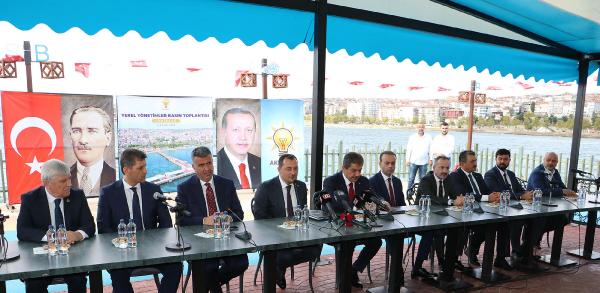 11 büyükşehrin AK Parti'li grup başkanvekilleri Tekirdağ'da bir araya gelip, açıklama yaptı