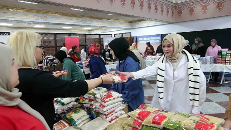 Bağcılarlı kadınlar, harçlıklarıyla depremzedeler için gıda kolisi hazırladılar