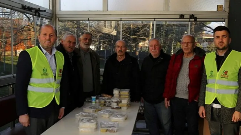 Büyükşehir'den taksicilere sıcak iftarlık