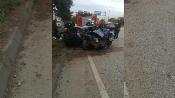 Ağaca çarpan otomobilin sürücüsü öldü, 2 aylık eşi ile arkadaşı yaralı