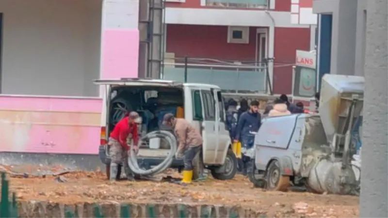 3'üncü kattan ağabeyinin üzerine, yük asansörünün halatı kopunca düşmüş