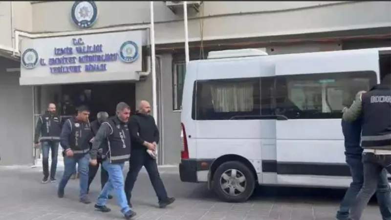 İzmir'de dolandırıcı operasyonunda 8 tutuklama