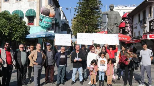 Antalya'da 'yüksek kira' protestosu