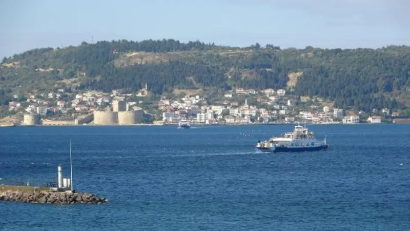 Gökçeada ve Bozcaada feribot seferlerine 'olumsuz hava' engeli