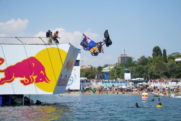 Red Bull Uçuş Günü yoğun katılımla İstanbul'da yapıldı