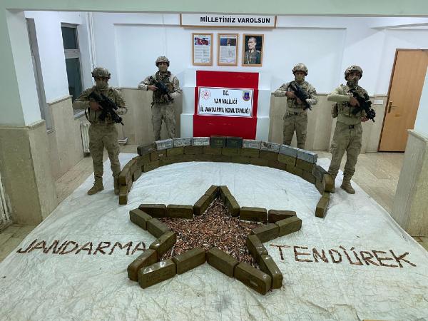 Tendürek Dağı'ndaki sığınak ve barınaklardan PKK cephanesi çıktı