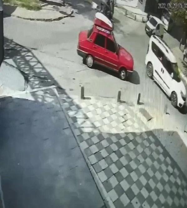 Bağcılar'da motosiklette çuvalla uyuşturucu taşıyan 2 şüpheli yakalandı 